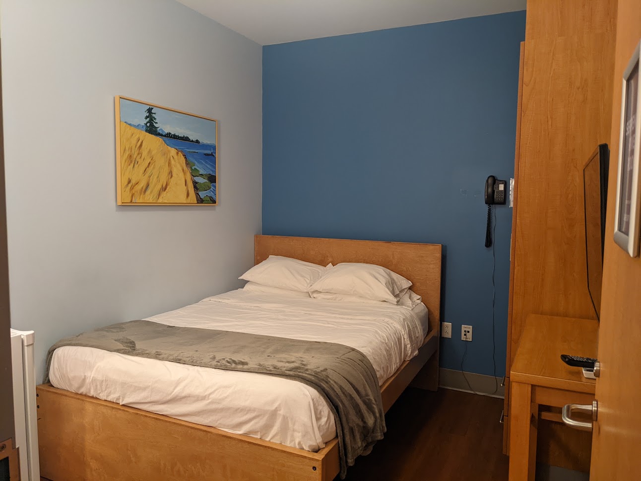 https://old2026.ronaldmcdonaldhousebcy.ca/wp-content/uploads/2023/11/Room-3-Bedroom.jpg