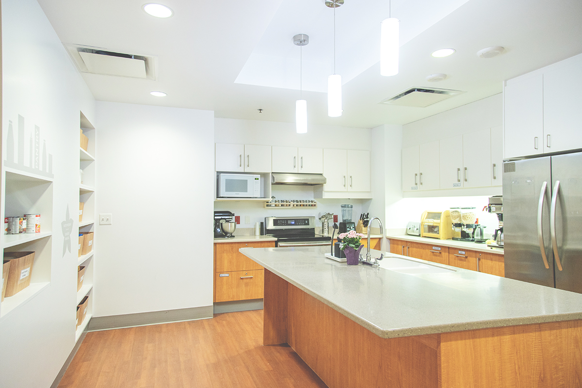 https://old2026.ronaldmcdonaldhousebcy.ca/wp-content/uploads/2025/10/Surrey-Family-Room-2025-Kitchen_Website.jpg